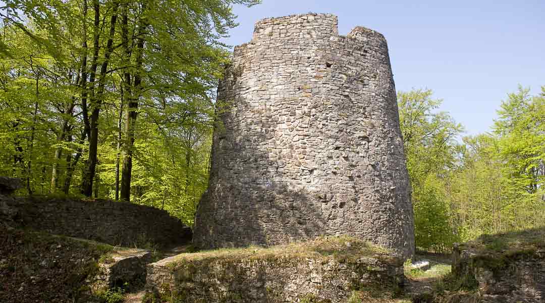 Bergfried der Iburg Ruinen